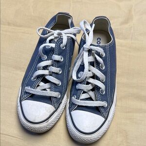 Women’s Blue Converse Sneakers sz 6